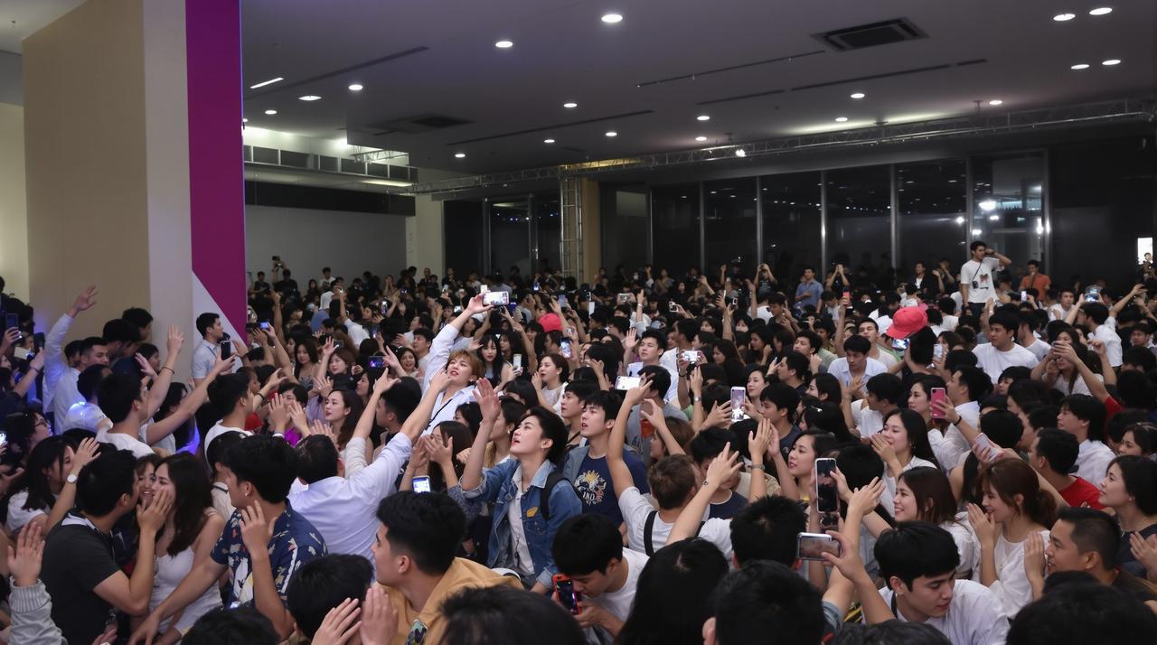 亚洲午夜视频2026年度影迷见面会